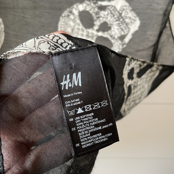 H&M Black and Ivory Sheer Skull Patterned Scarf - One Size - Picture 4 of 5
